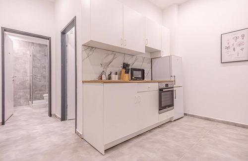 Funfhaus Apartment | Group-Friendly 4BR | Close to Westbahnhof