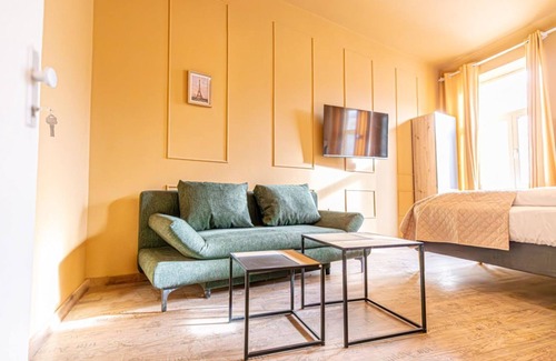 Funfhaus Apartment | Group-Friendly 4BR | Close to Westbahnhof
