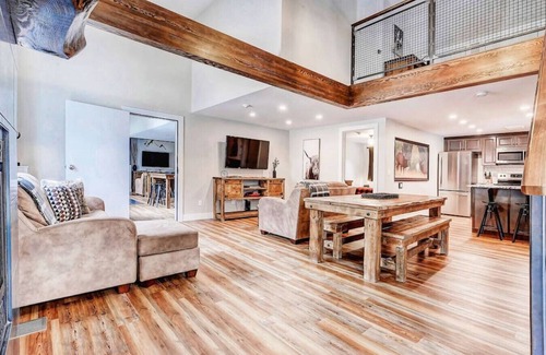Canmore House | Group-Friendly Mountain Getaway w/Pool & Hot Tub