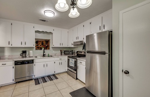 Tallahassee Apartment | Group-Friendly Rental 5 Mi to Dtwn Tallahassee!
