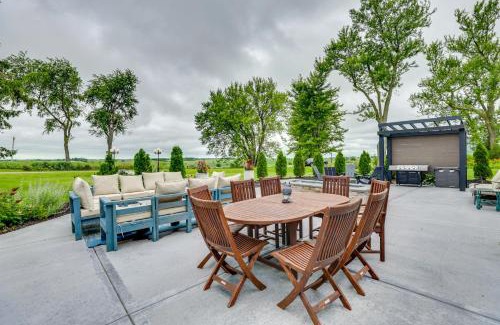 Mount Horeb House | Group Getaway Luxe Farmhouse in Mt Horeb!