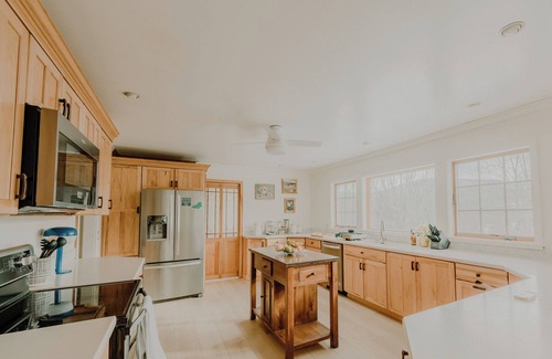 Margaretville House | Group Getaway: Sleeps 15, 11 Priv Acres, Wood fire hot tub, sauna, karaoke