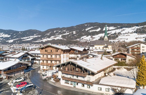 Kitzbuehel Apartment | Group Lodge in central Kirchberg
