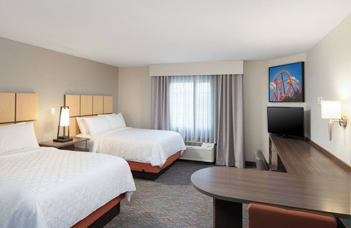 Anaheim Resort Hotel | Group‑Ready Stay! 3 Studio Units | Fitness Center, Pool, Near Parks & Disneyland