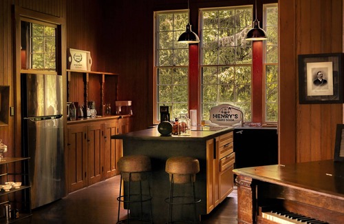 Town of Sharon House | Group Stay at Grand Historic Estate