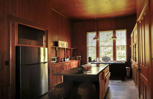 Town of Sharon House | Group Stay at Grand Historic Estate