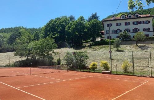 Cairo Montenotte Villa | GROUP STAY VILLA - 40 Guests - PRIVATE POOL - TENNISCOURT - PRIVATE COOK - CONVERANCE ROOM villaitaly eu