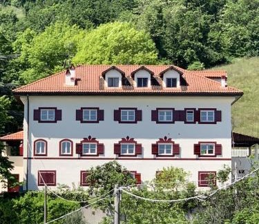 Cairo Montenotte Villa | GROUP STAY VILLA - 40 Guests - PRIVATE POOL - TENNISCOURT - PRIVATE COOK - CONVERANCE ROOM villaitaly eu