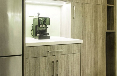 Nea Smirni Apartment | Grove House-Excellently placed classy flat, near Acropolis, Piraeus and beach