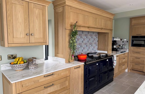 Schull House | Grove House Schull, Harbour Views, walking distance to all amenities