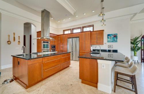 Groveland House | Groveland Home with Pool Luxurious Lakefront Oasis!