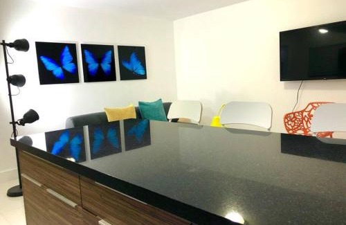 Coconut Grove Apartment | GroveO6 10 minutes from the Beach