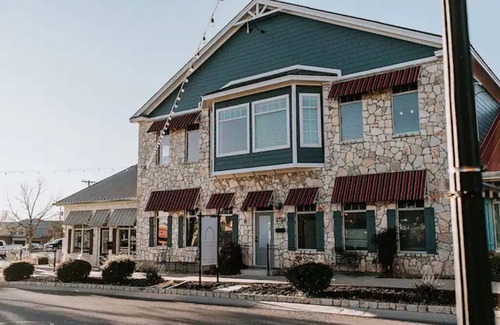 Gruene Condo | GrueneGusthaus#3| Private Condo+ Golf Cart Rentals