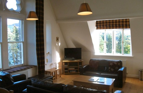 Fort Augustus Apartment | Gruinyards - The Best Views Of Loch Ness - Short-break and Last Minute Discounts