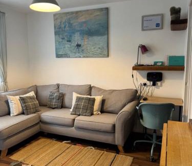 Uxbridge South Apartment | Grundy House