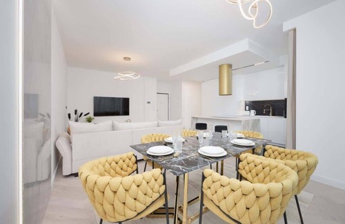Mirow Apartment | Grzybowska 37 Warsaw | Prestigious Apartment | Balcony | Parking