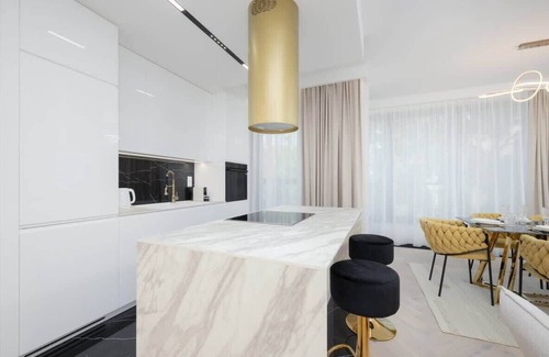 Mirow Apartment | Grzybowska 37 Warsaw | Prestigious Apartment | Balcony | Parking