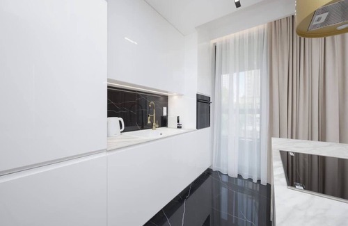 Mirow Apartment | Grzybowska 37 Warsaw | Prestigious Apartment | Balcony | Parking