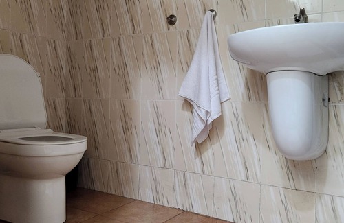 Ogbodjo Hotel | GSM Crown Inn Hotel