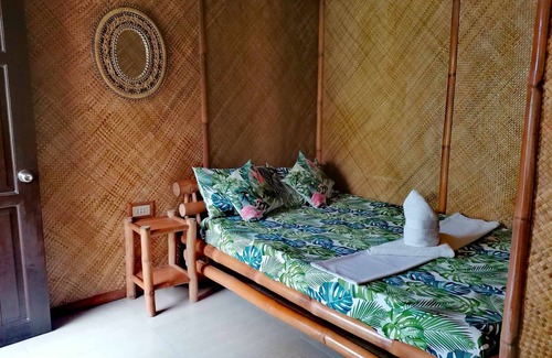 Daanbantayan House | Guanna's Place Room and Resto Bar