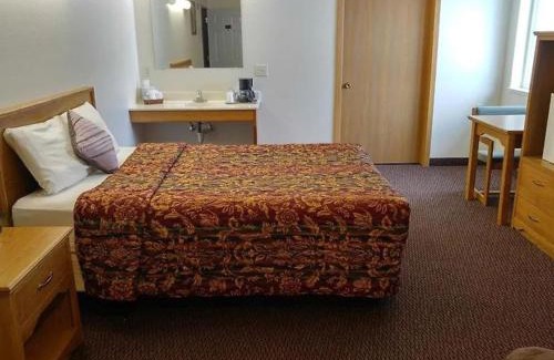 Le Center Hotel | Guardian Inn