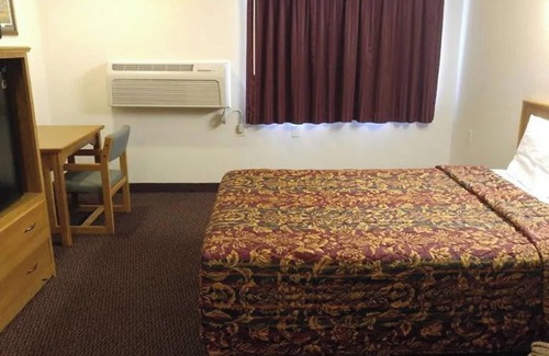 Le Center Hotel | Guardian Inn