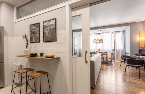 Cuatro Caminos Apartment | Guban - 2 bedroom and balcony in Azca