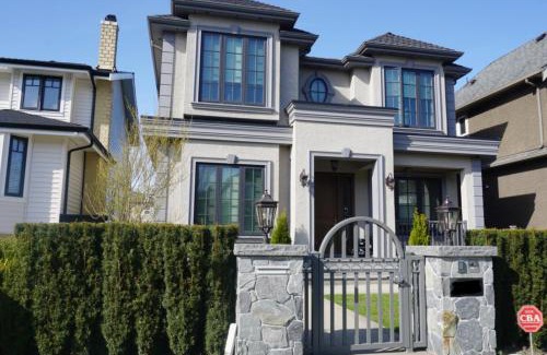 Arbutus Ridge House | Guest Bedrooms in Vancouver West