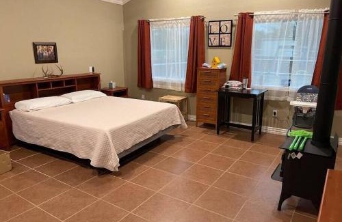 Jacksboro House | Guest Home on Lake Godstone