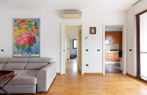 Morivione Apartment | Guest Host- Milan University Bocconi Terrace Apt!
