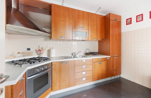 Morivione Apartment | Guest Host- Milan University Bocconi Terrace Apt!