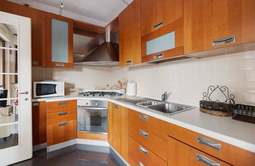Morivione Apartment | Guest Host- Milan University Bocconi Terrace Apt!