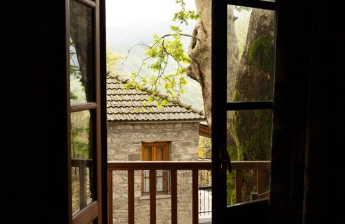 Pyrsogianni House | Guest House 'Armoloi Room 5' with Mountain View, Shared Terrace and Wi-Fi