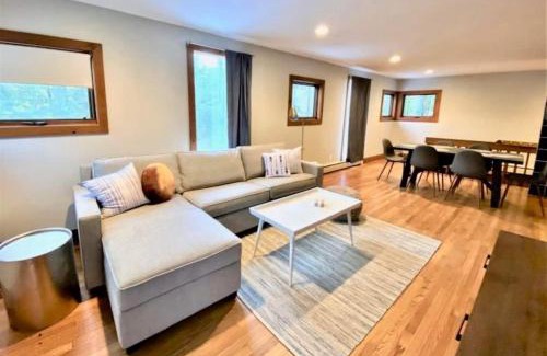 Sunapee House | Guest House at Water's Edge
