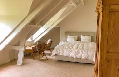 Broechem House | Guest house beautiful historic square farm 🎯 in Ranst