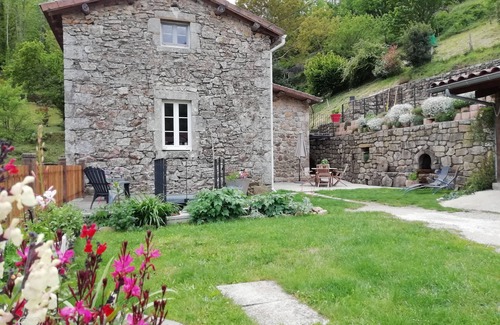 Juvinas House | Guest house "between river and nature