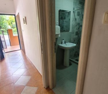 Lazi House | Guest House Damjana