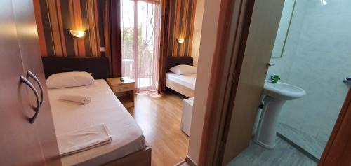Lazi House | Guest House Damjana