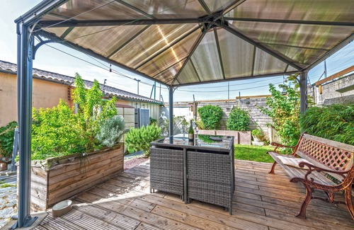 Morlaix Apartment | Guest House 'Domaine De Pharaon' with Shared Terrace, Wi-Fi and Air Conditioning
