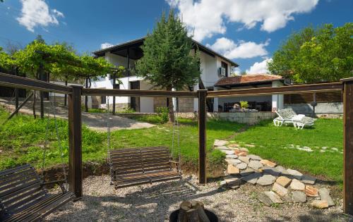 Ivanovo House | Guest House Intrigue