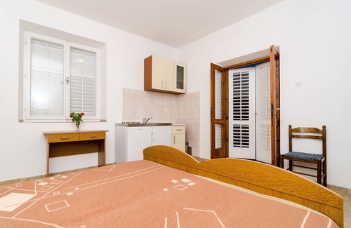 Pomena Apartment | Guest House Kiko - One-Bedroom Apartment with Balcony and Sea View (A4)