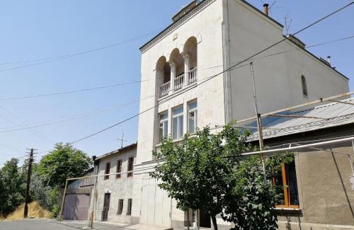 Erebuni House | Guest House Lilia