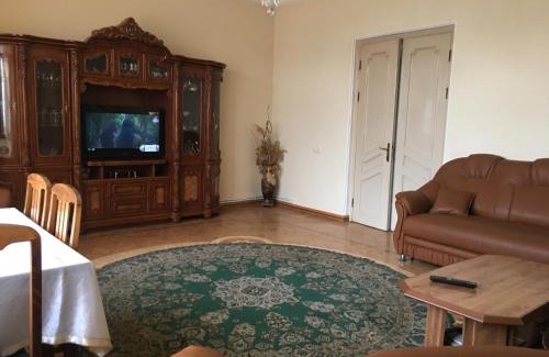 Erebuni House | Guest House Lilia
