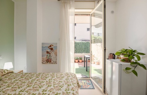 Capaci House | Guest House 'Lovi Room' with Private Terrace, Wi-Fi and Air Conditioning