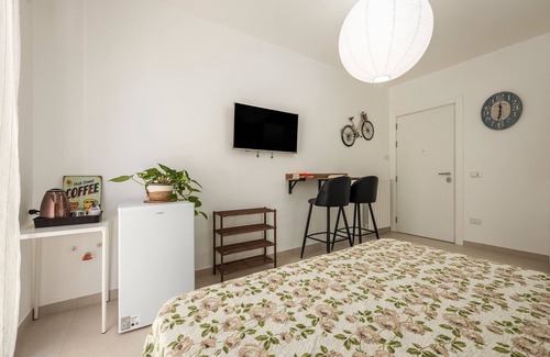 Capaci House | Guest House 'Lovi Room' with Private Terrace, Wi-Fi and Air Conditioning