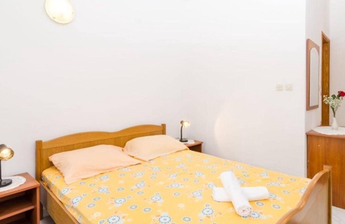 Sobra House | Guest House Sobra 38 - Double Room with Garden View 3