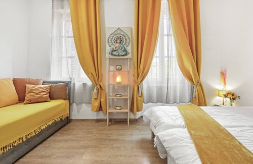 Chateaudouble House | Guest House 'Soleil' with Shared Terrace and Wi-Fi