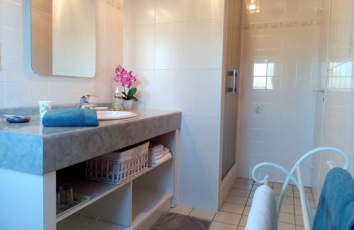 Mahalon House | Guest Room 1 with Shared Terrace, Shared Garden and Wi-Fi