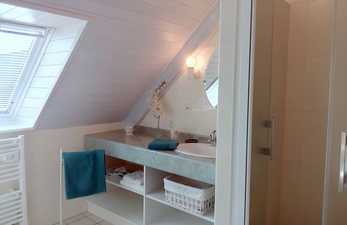 Mahalon Bed & Breakfast | Guest Room 3 of Kerantum with Shared Terrace, Shared Garden, and Wi-Fi