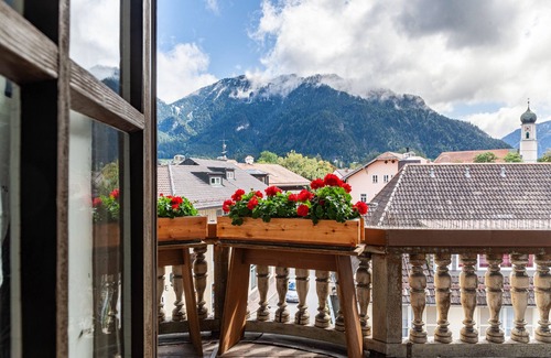 Oberammergau Apartment | Guest room 'Beim Posthalter' with mountain view and Wi-Fi